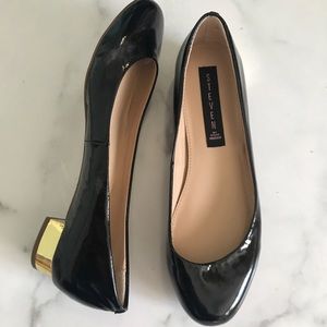 Like new black patent round toe flats